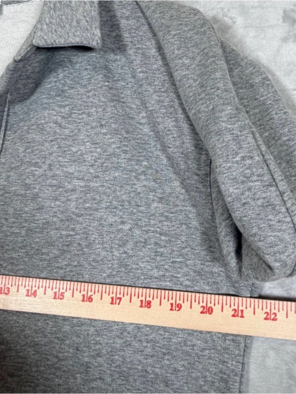 EVEREVE
M
Gray Raw Hem Polo Collar Long Sleeve
sweatshirt
EUC - Picture 5 of 7